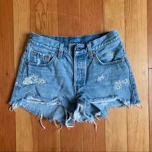 Shorts- Levi’s- Embroidered